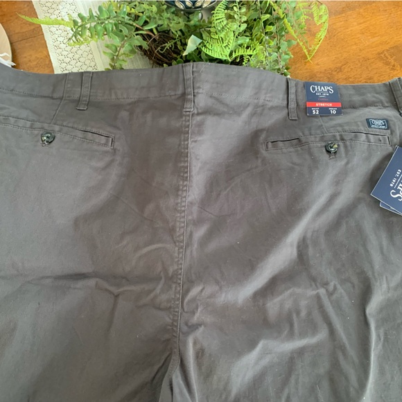 NWT Chaps Cargo Stretch Shorts Men’s Size 52 - Picture 3 of 4